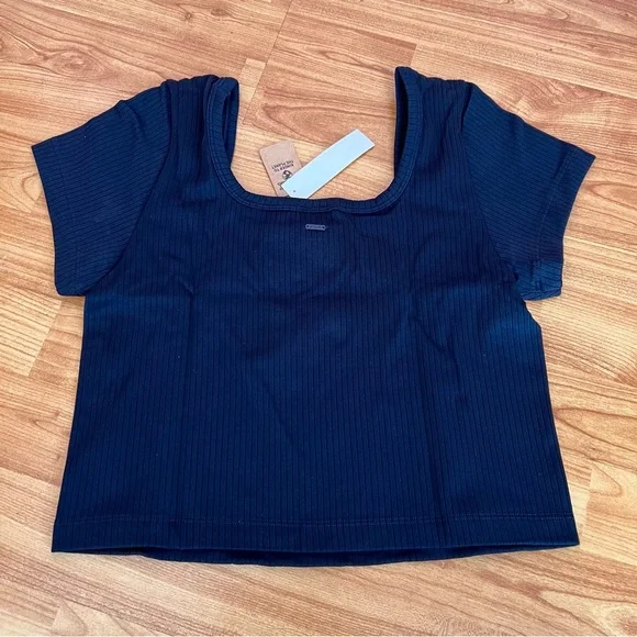 🆕PINK WOMEN SHORT SLEEVE CROP TOP - Picture 2 of 3